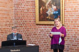 Die Sngerin und ihr Begleiter am Klavier beim Musizieren im Altarraum der Trinitatiskirche.