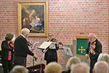 Die Interpretinnen und Interpreten beim Spielen des Quartetts fr vier Bratschen von Telemann.