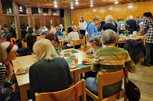 Nach dem Gottesdienst klang der Weltgebetstag beim gem�tlichen Beisammensein im gro�en Gemeinderaum aus.
